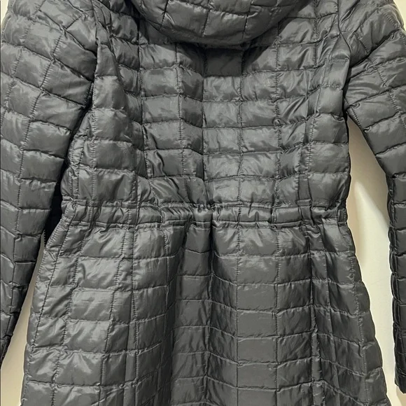 The North Face Women's Black Puffer Jacket - Picture 6 of 6